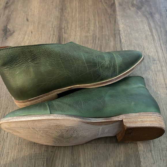 Free People Size 35.5 US 5.5 Royale Flats in Holly Green - Picture 7 of 9